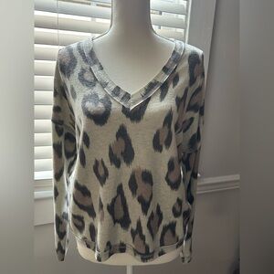 Socialite leopard shirt size M.